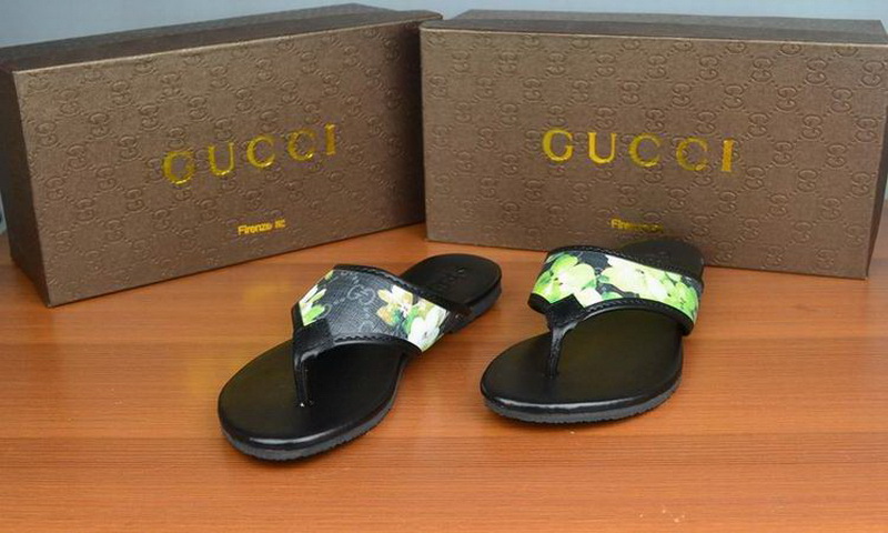 Gucci Slippers Woman--053